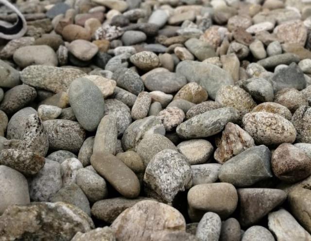 Галька речная пестрая (20-40 мм.)  купить в Подольске от производителя, без посредников